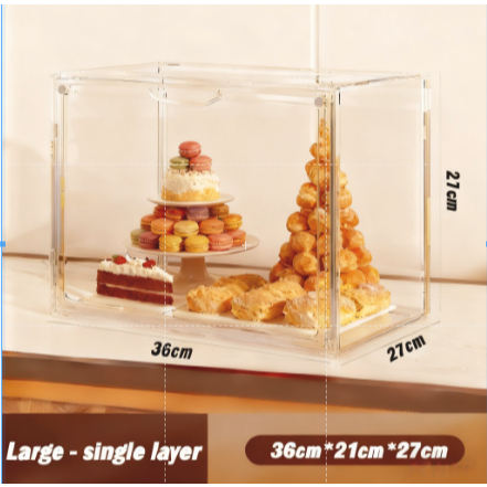 Glass-clear handbag cabinet with adjustable shelving for boutiques
